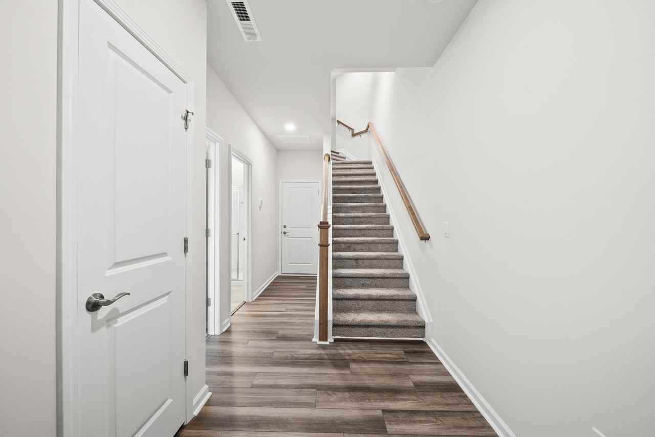 905 Fearless Rd - Photo 2 of 35