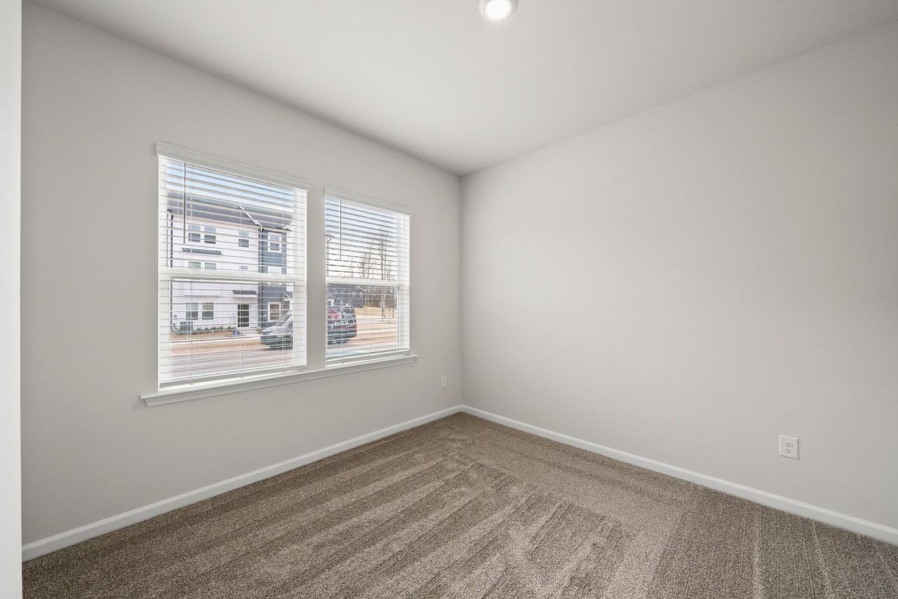 905 Fearless Rd - Photo 3 of 35