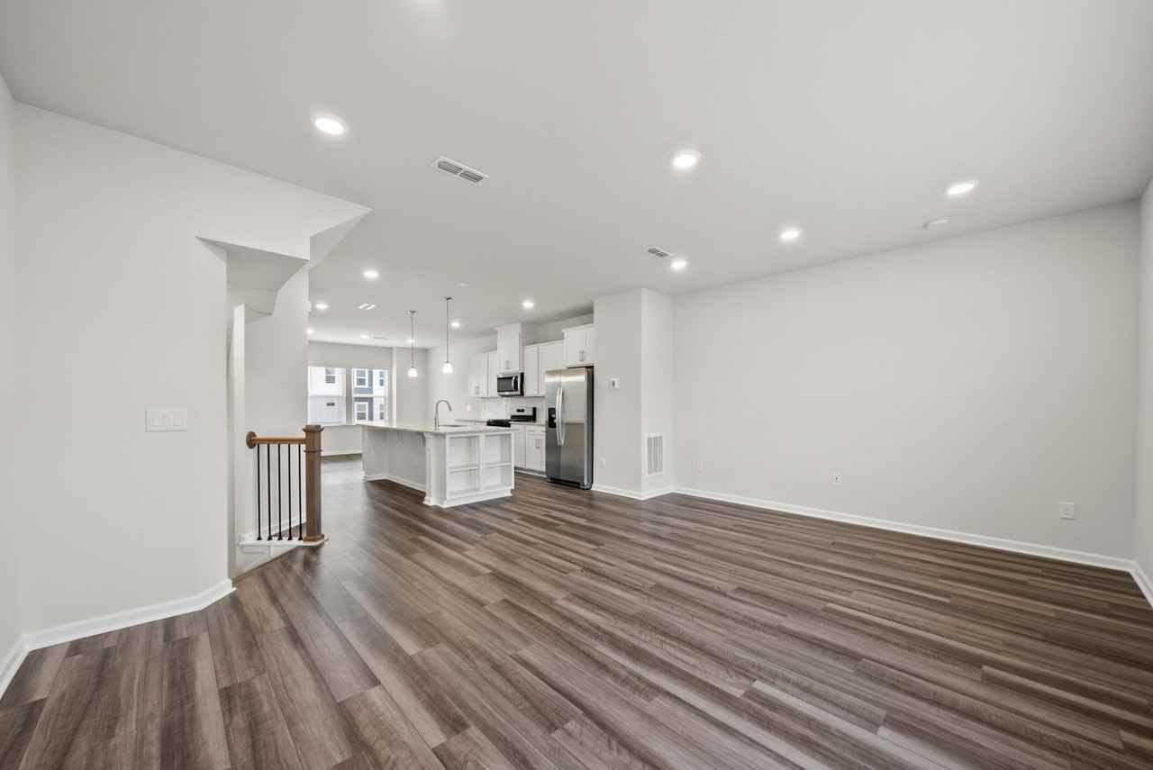 905 Fearless Rd - Photo 7 of 35