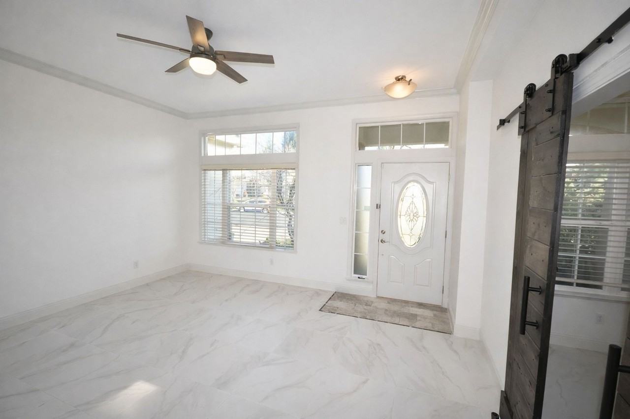 2932 Cameron Dr - Photo 2 of 16