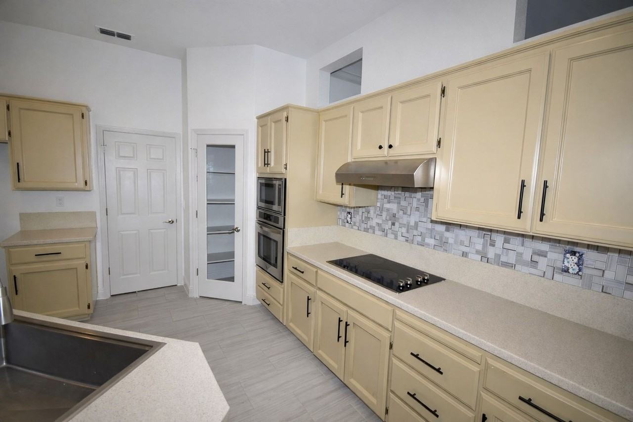 2932 Cameron Dr - Photo 5 of 16