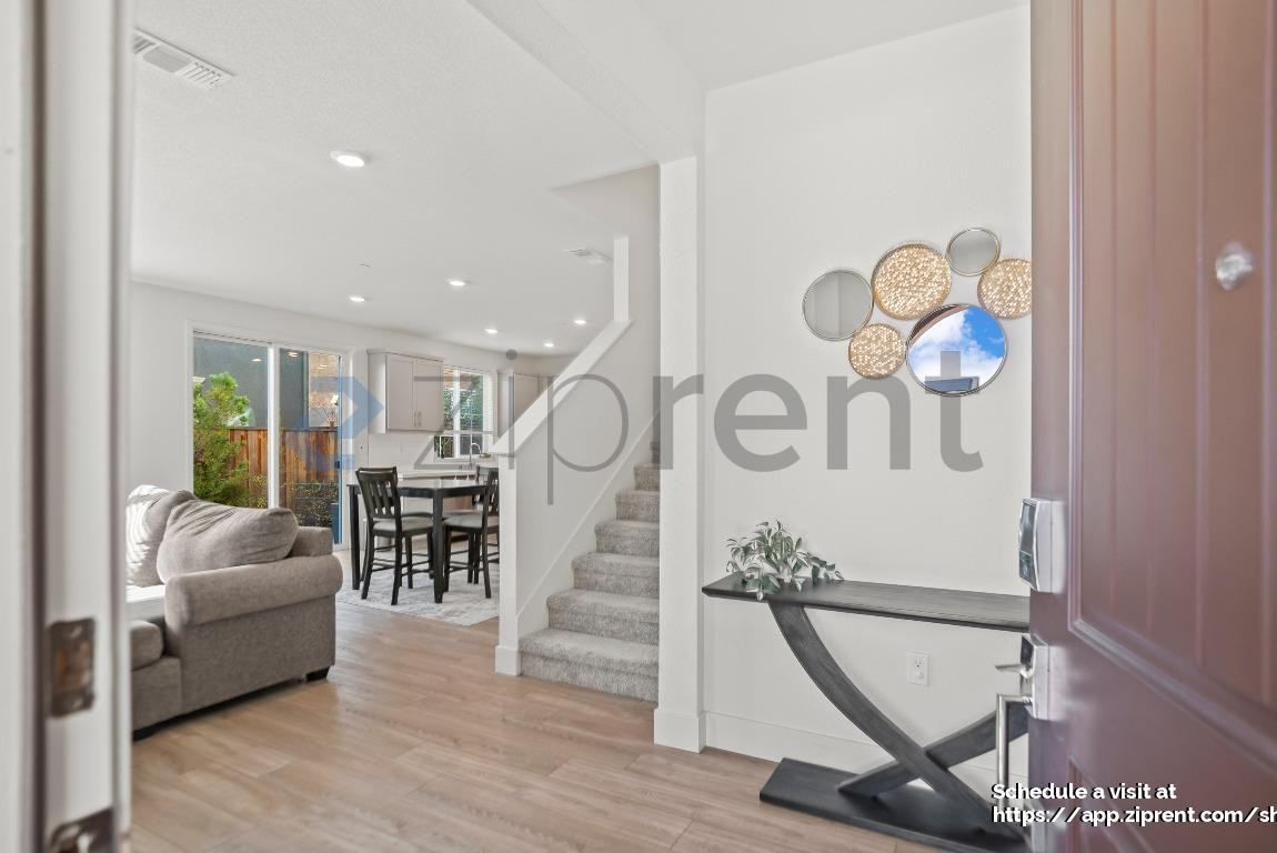 1804 French Way - Photo 4 of 41