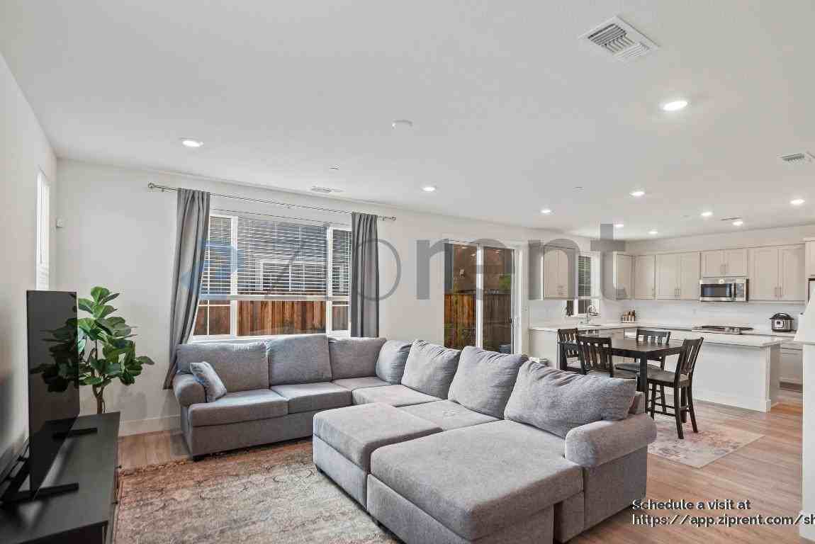 1804 French Way - Photo 5 of 41