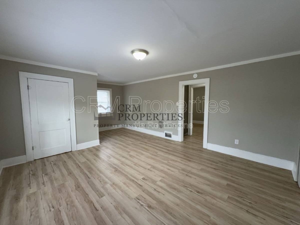 3015 N Temple Ave - Photo 3 of 10