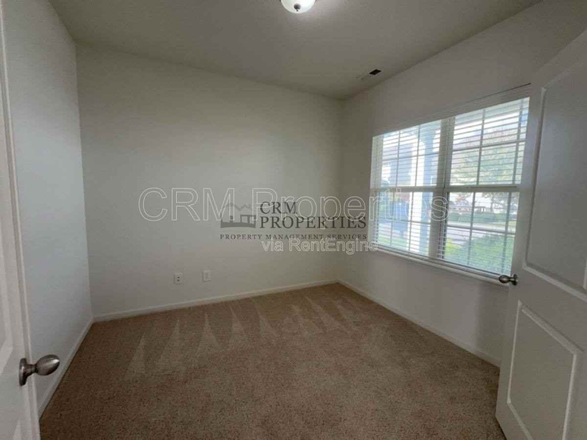 5860 Crowley Pkwy - Photo 2 of 10