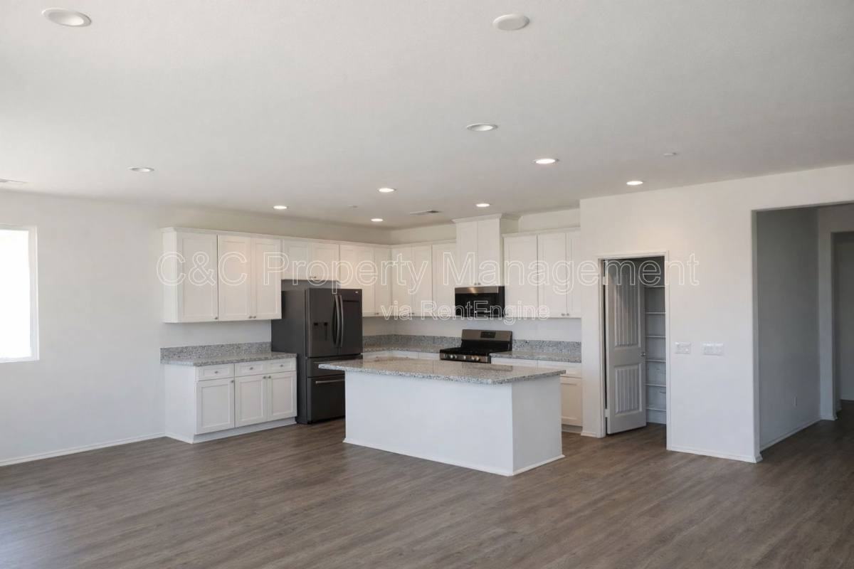 1023 Haviture Way - Photo 2 of 10