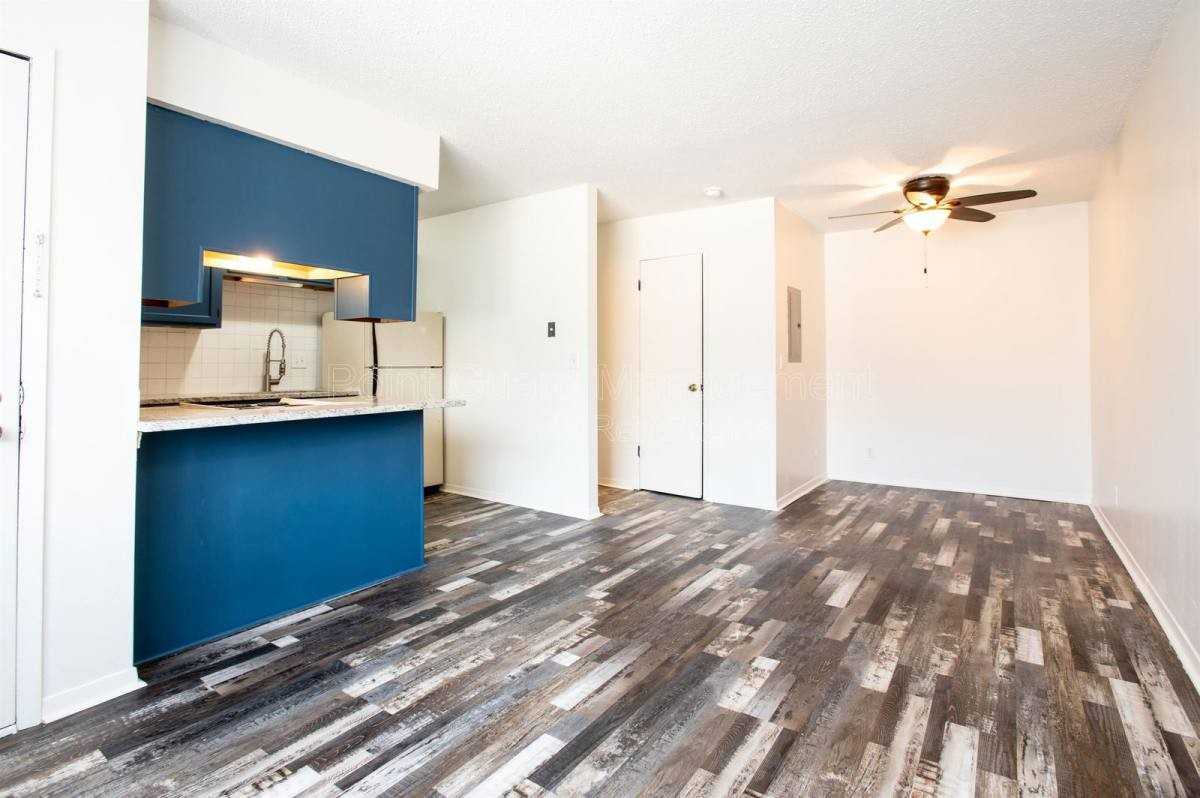 2741 N Amidon Ave #3 - Photo 3 of 10