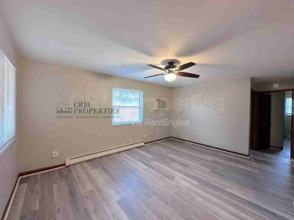 9207 E 12th St - Photo 3 of 10