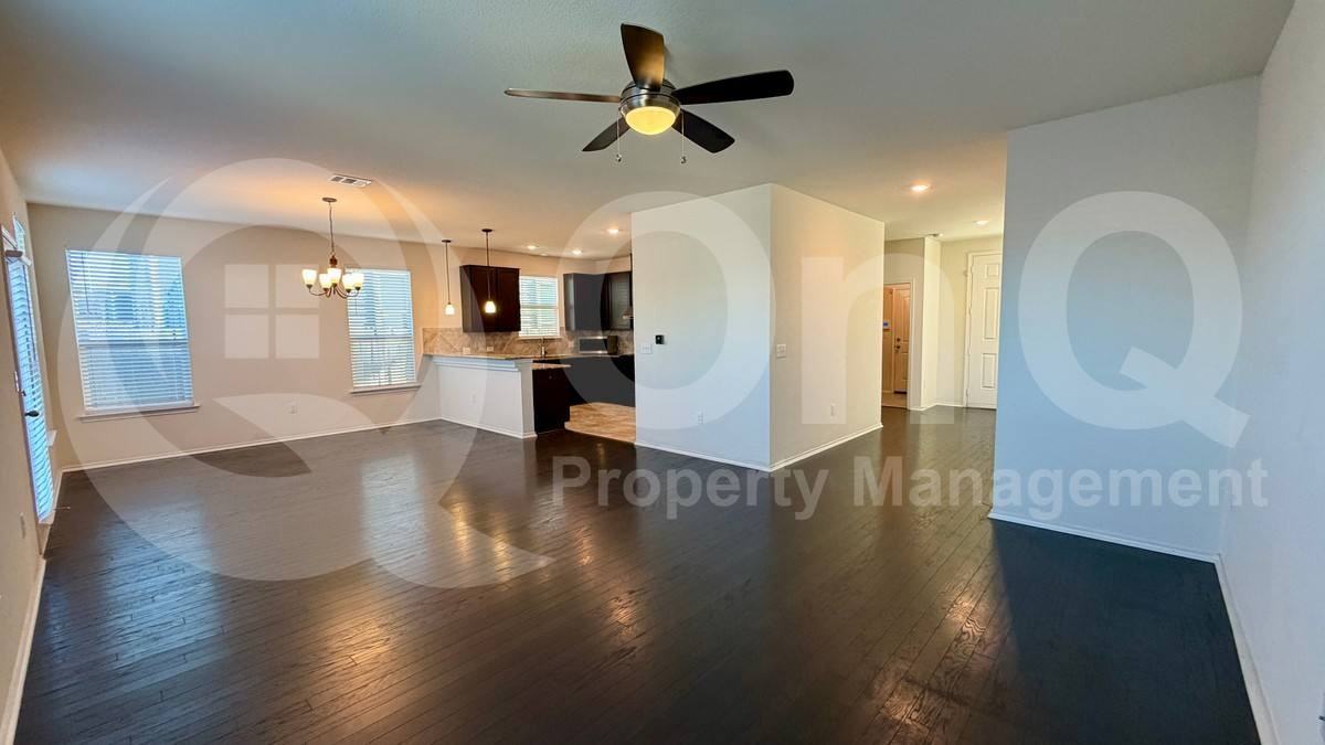 906 Screech Owl Dr - Photo 6 of 10