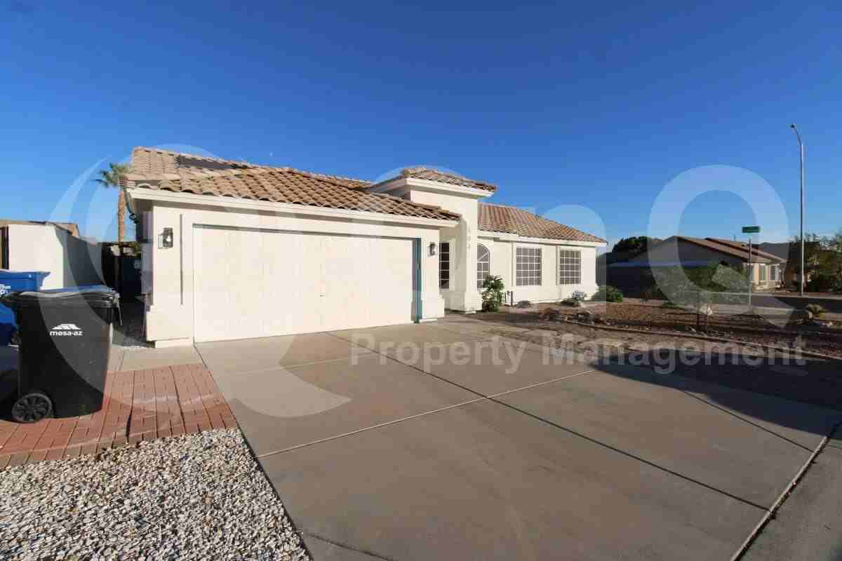 503 N St Claire - Photo 2 of 10