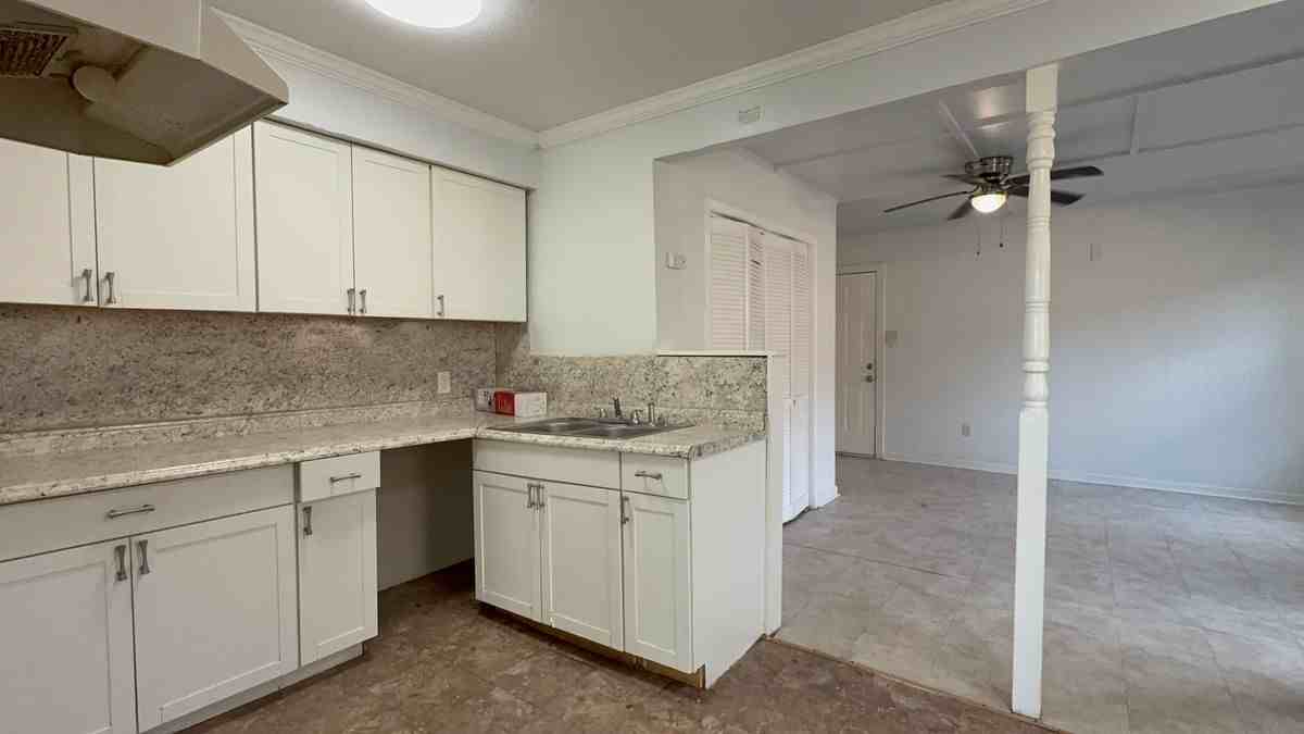 3259 Shelley St - Photo 3 of 15