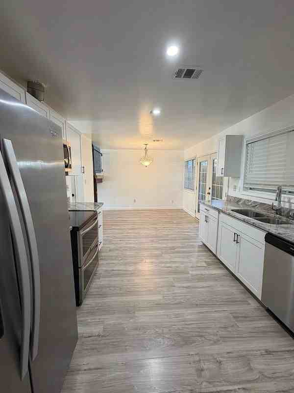 4904 Willow Ln - Photo 5 of 20