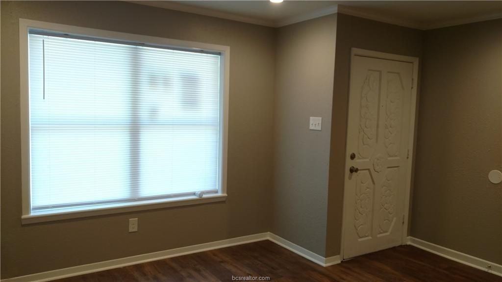 1802 Langford St - Photo 3 of 37