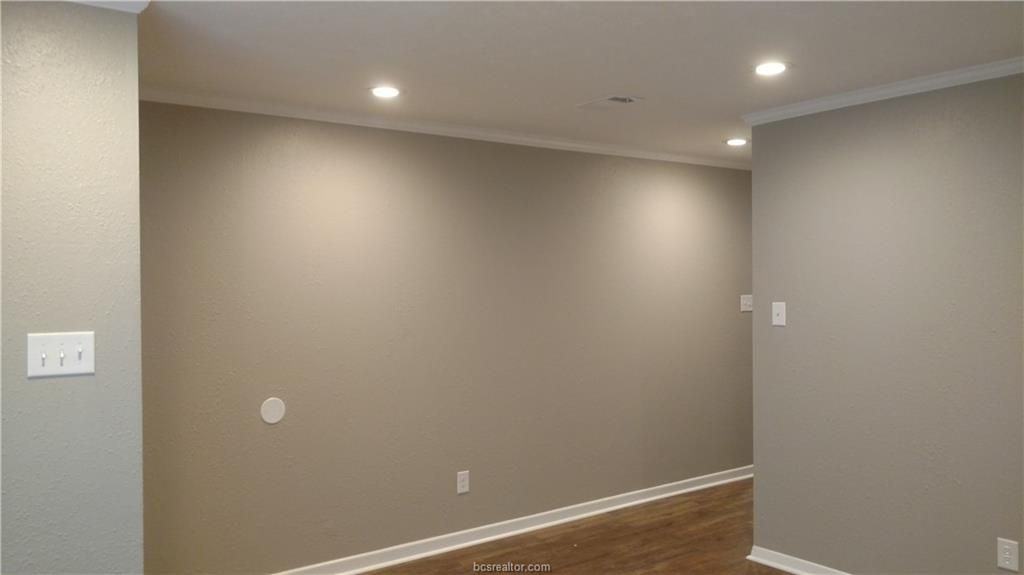 1802 Langford St - Photo 6 of 37