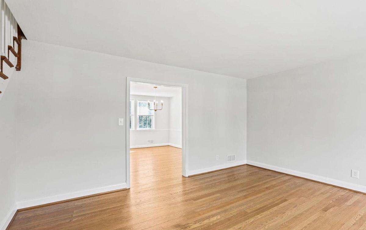 403 Stratford Rd - Photo 2 of 19