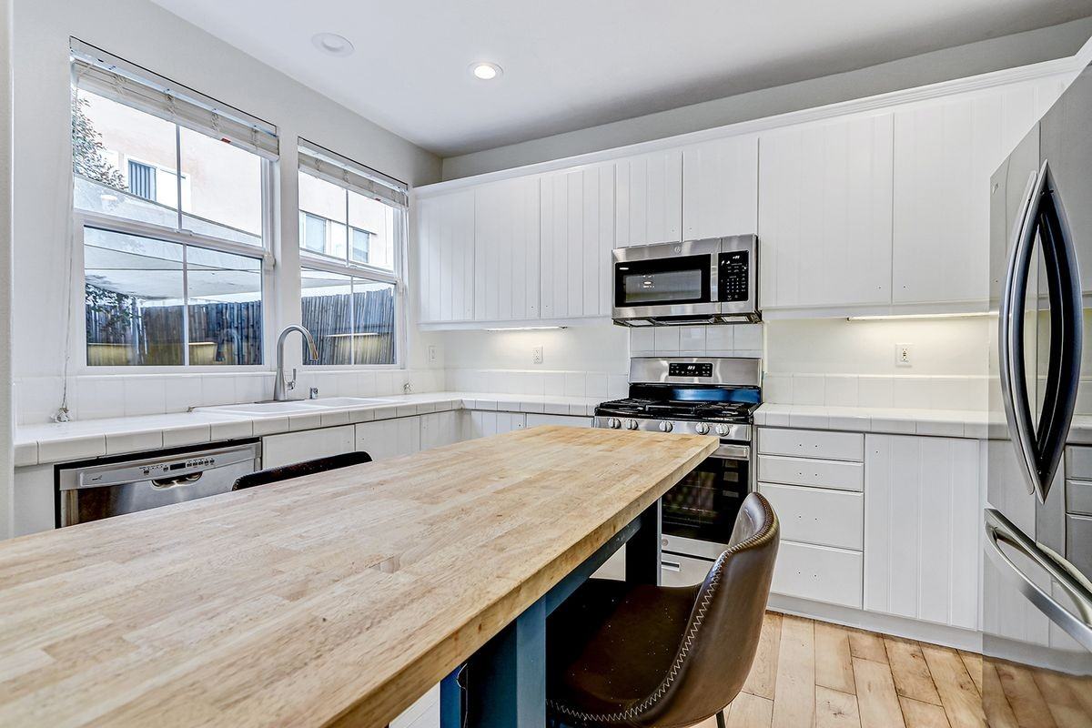 1800 S Pacific Coast Hwy ##29 - Photo 7 of 30