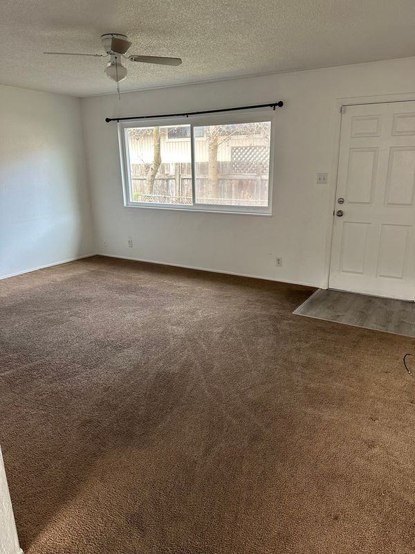 1013 Grand Ave - Photo 4 of 9