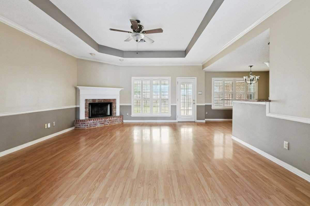 308 Willowdale Blvd - Photo 3 of 13