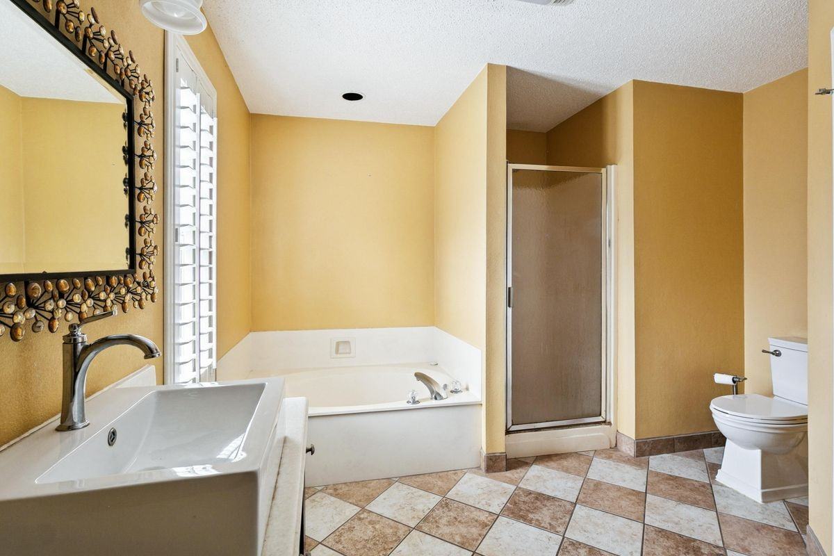 308 Willowdale Blvd - Photo 7 of 13