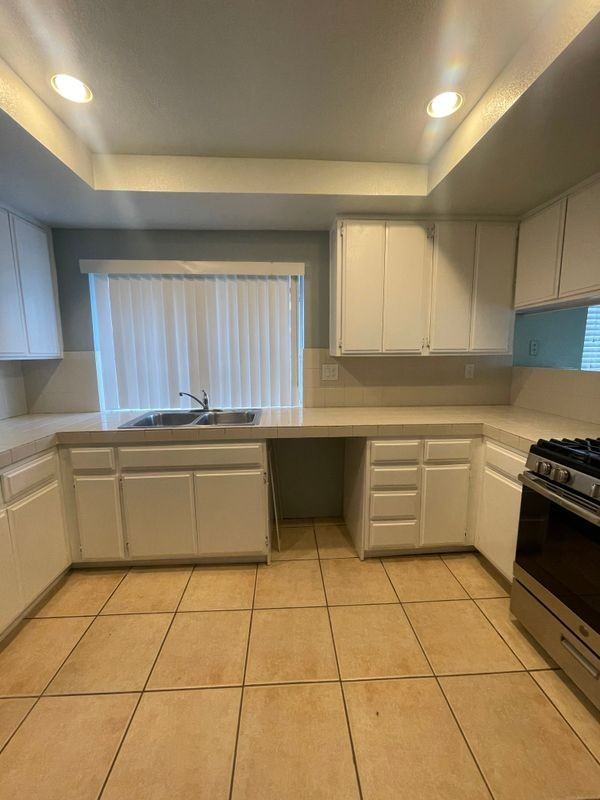 1653 Glenview Dr - Photo 2 of 19