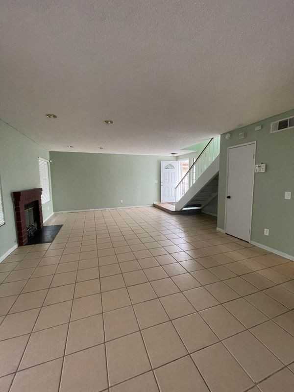 1653 Glenview Dr - Photo 4 of 19