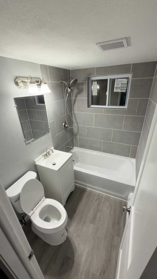 105 18th Ave Sw #4 - Photo 3 of 8