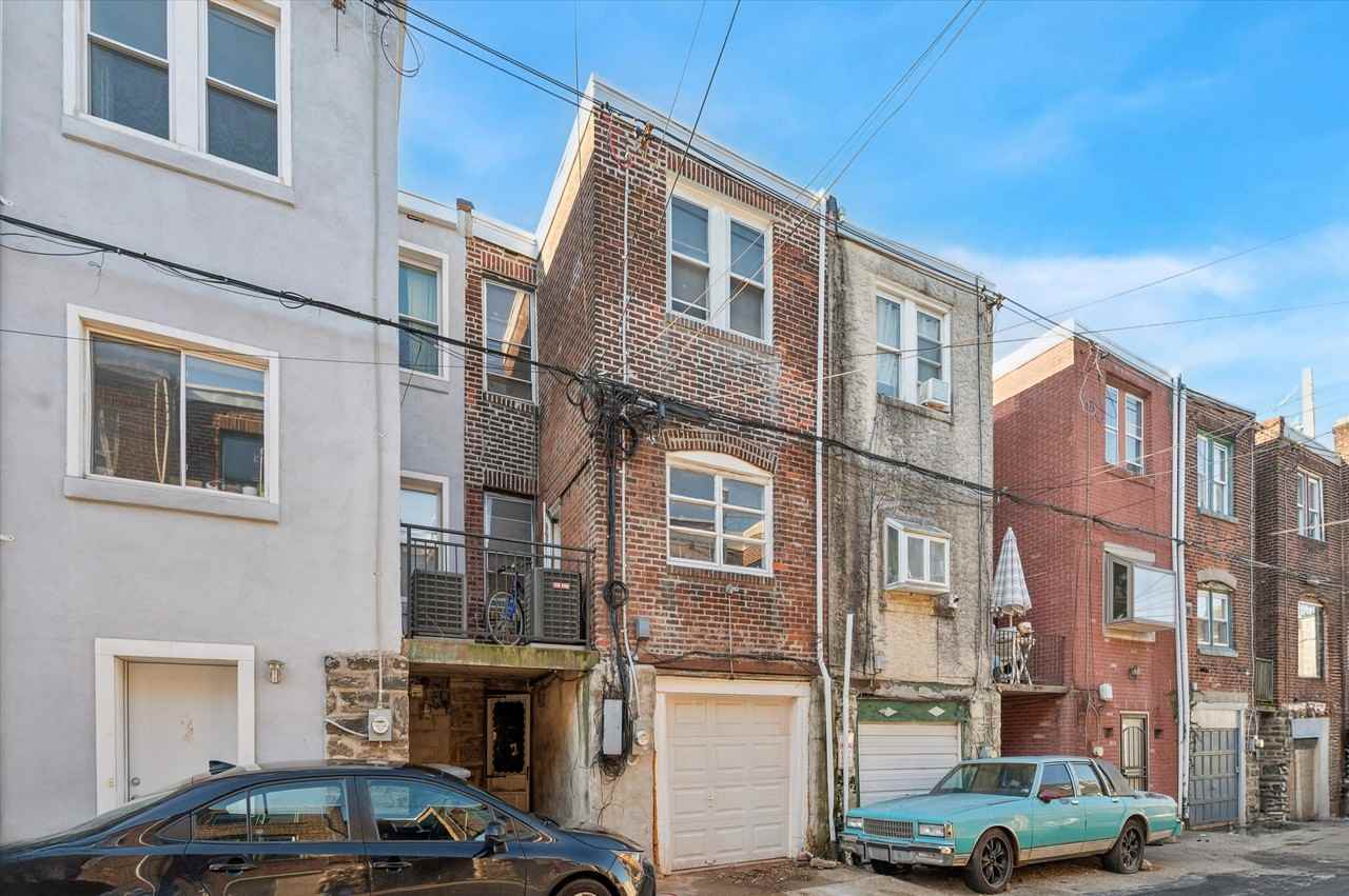 1623 S Lindenwood St - Photo 2 of 24