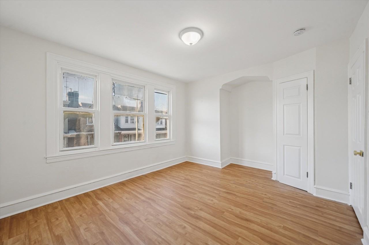 1623 S Lindenwood St - Photo 5 of 24