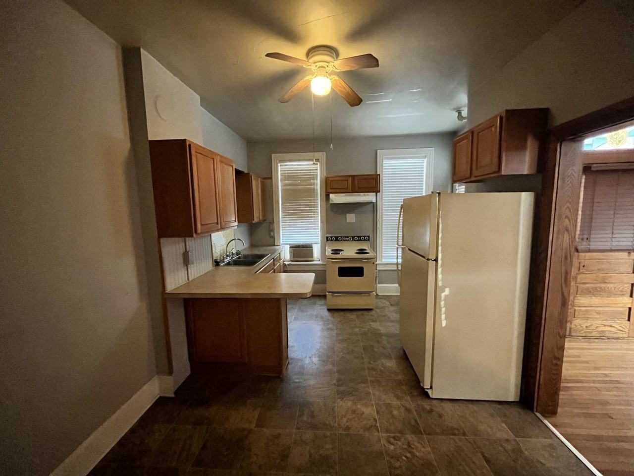 33 W Commerce St #MAIN - Photo 2 of 22