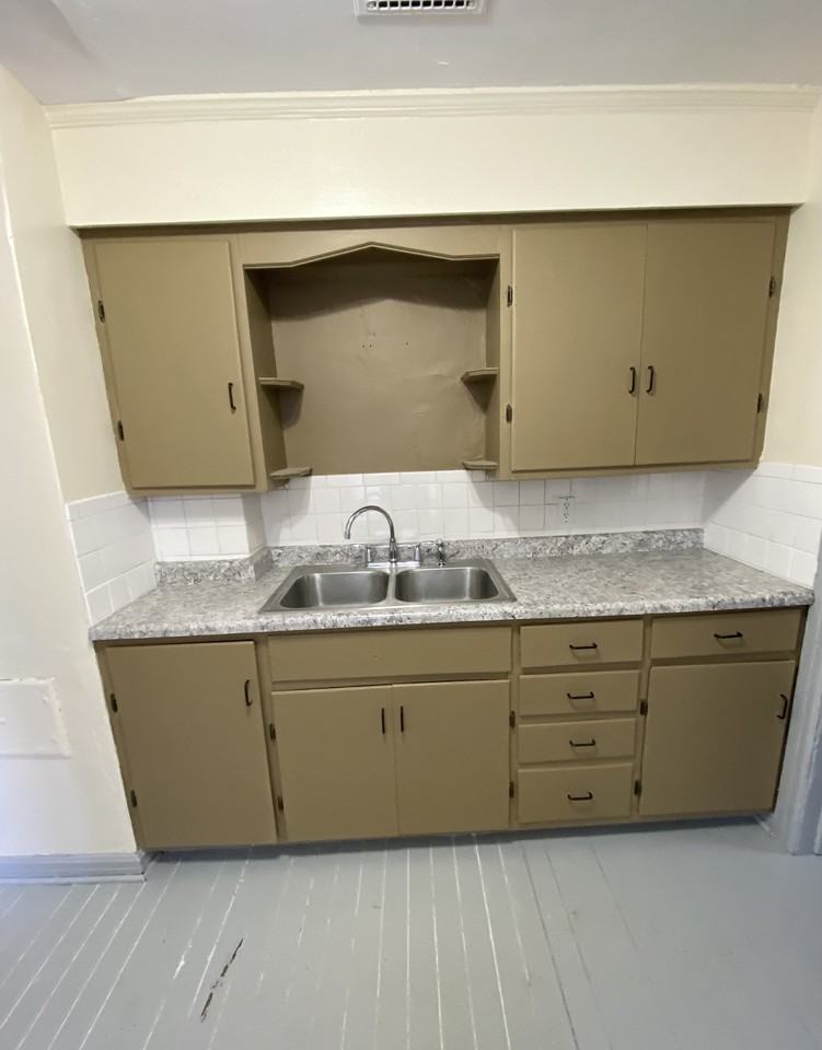 2602 Maumee Ave - Photo 7 of 12