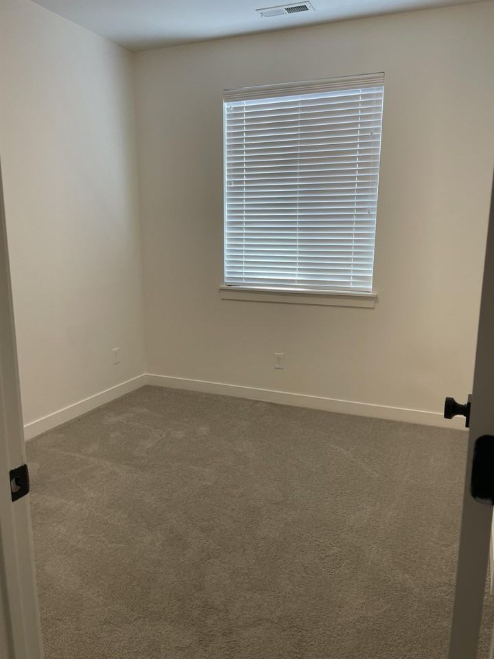 517 Southwest #1 - Photo 5 of 29