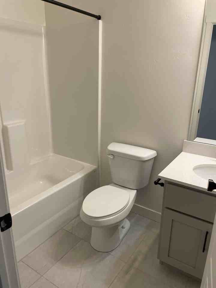 517 Southwest #1 - Photo 4 of 29