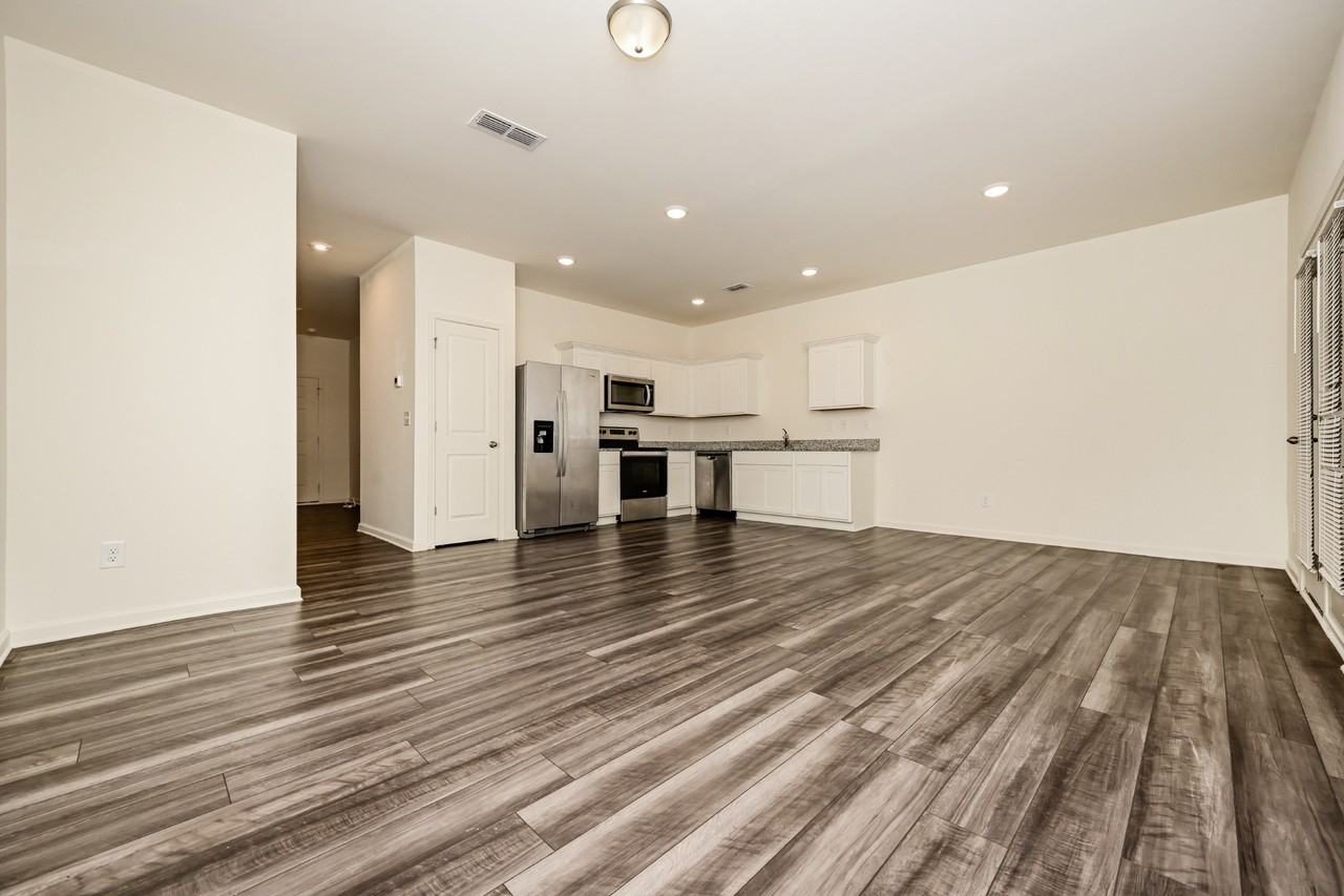 108 Swindon Dr - Photo 3 of 16