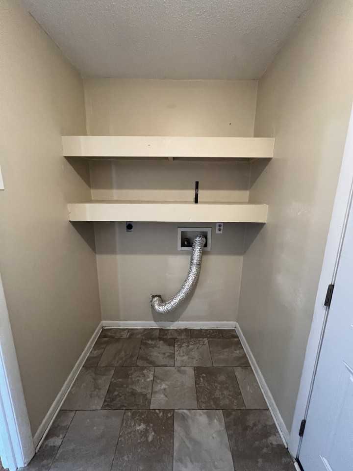 621 Dover Rd - Photo 7 of 13