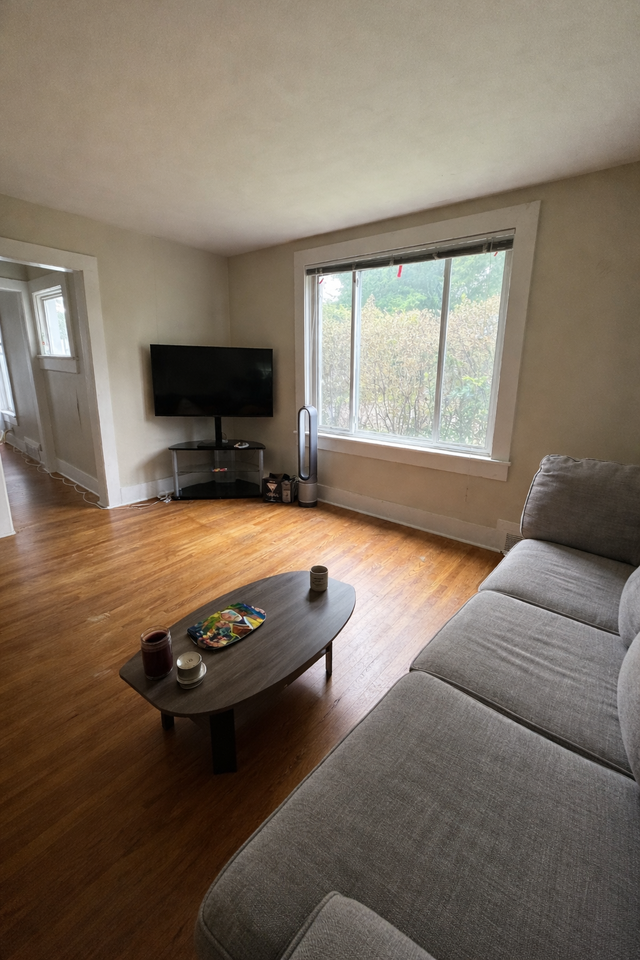 626 Lake St - Photo 2 of 20