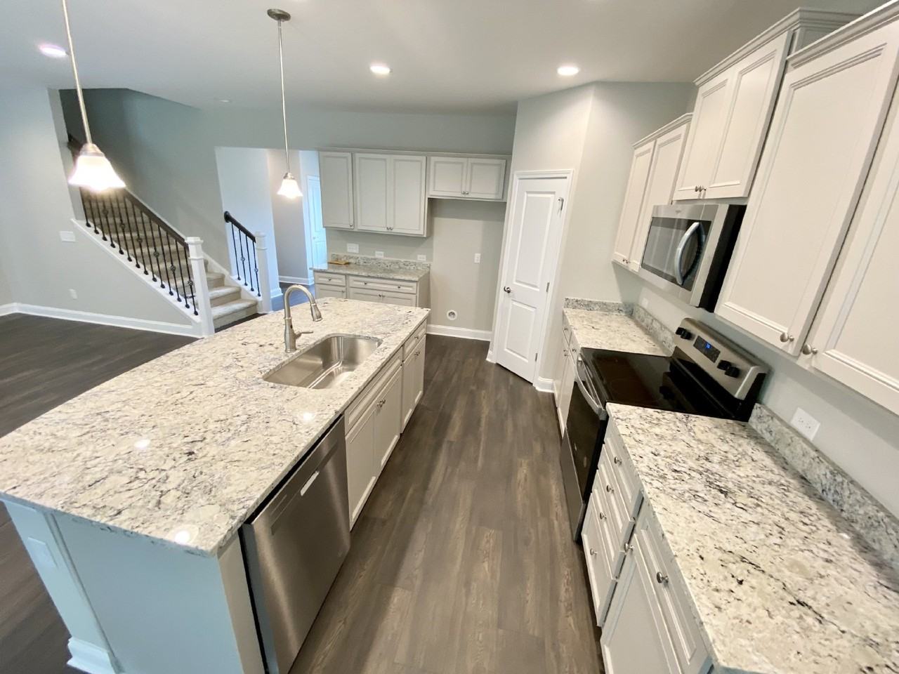 203 Danner Dr - Photo 4 of 16