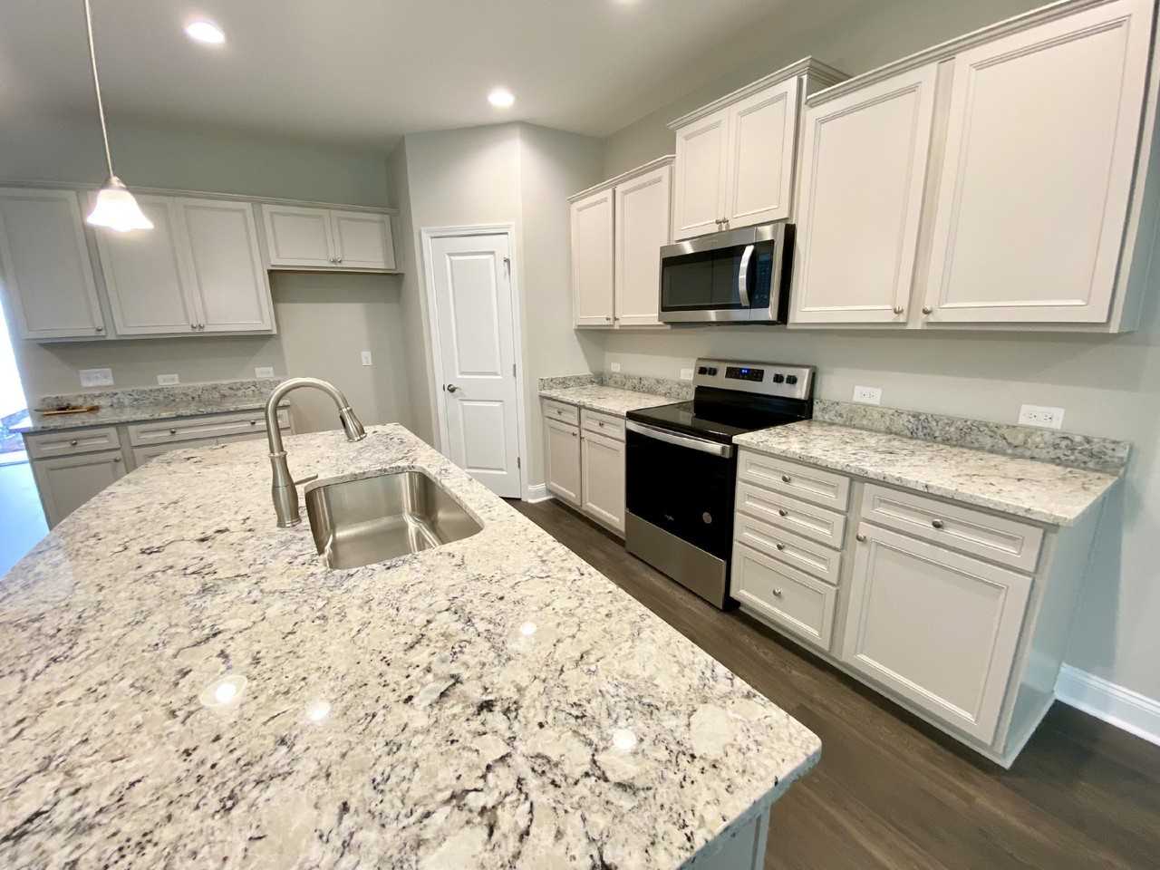 203 Danner Dr - Photo 5 of 16