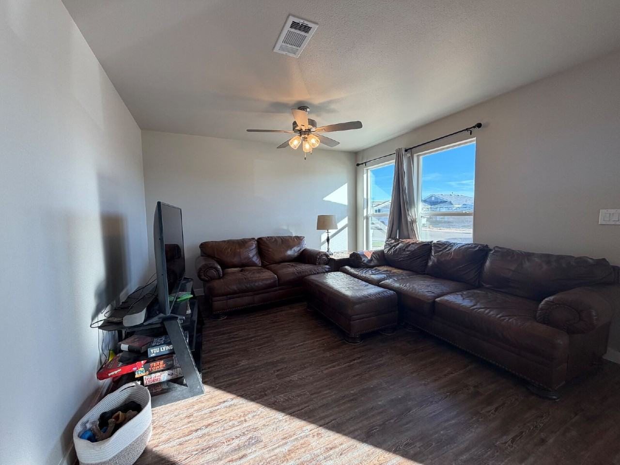 2911 Bryan Ave - Photo 2 of 11