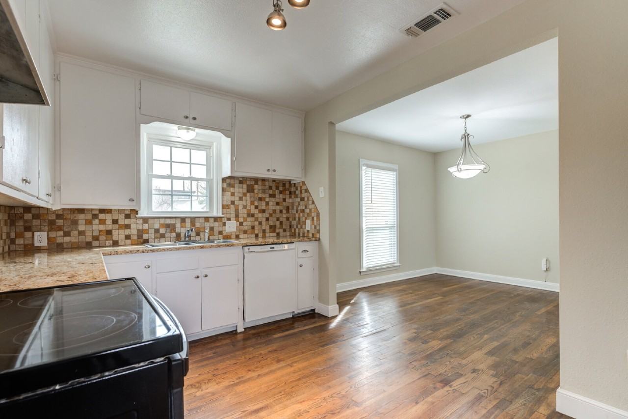 2704 Canton Ave - Photo 6 of 34