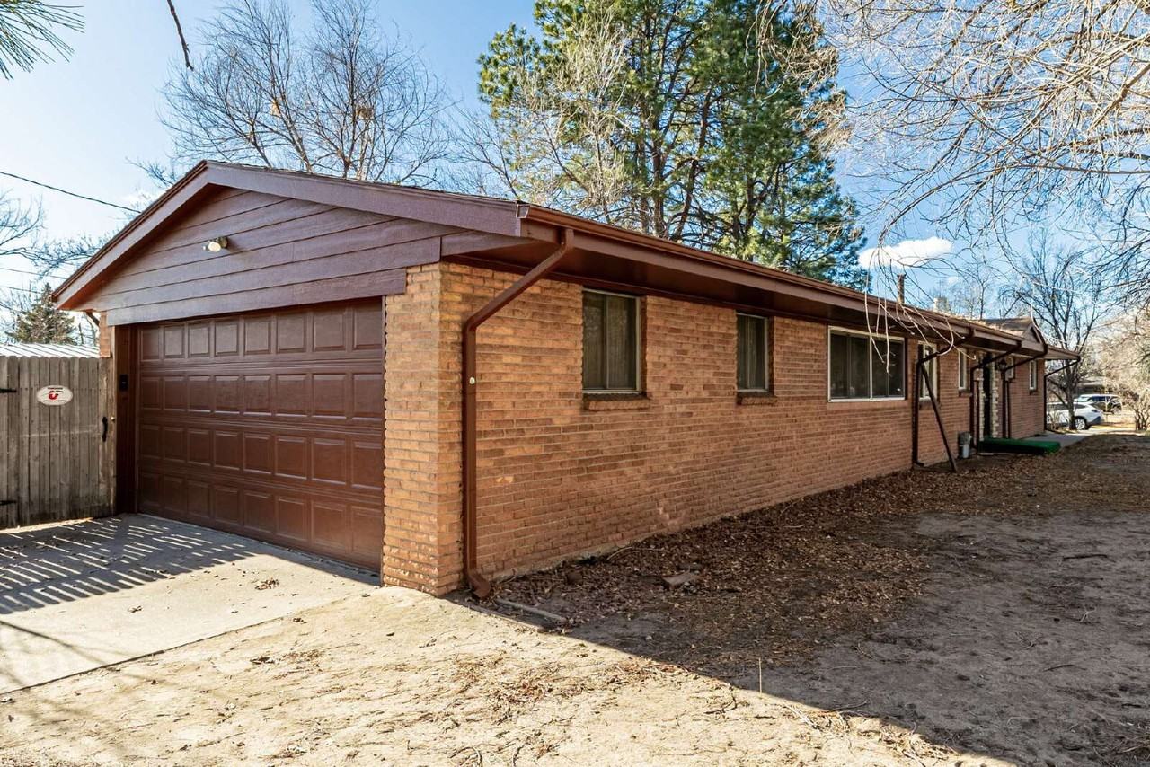 300 S Forest St - Photo 2 of 50