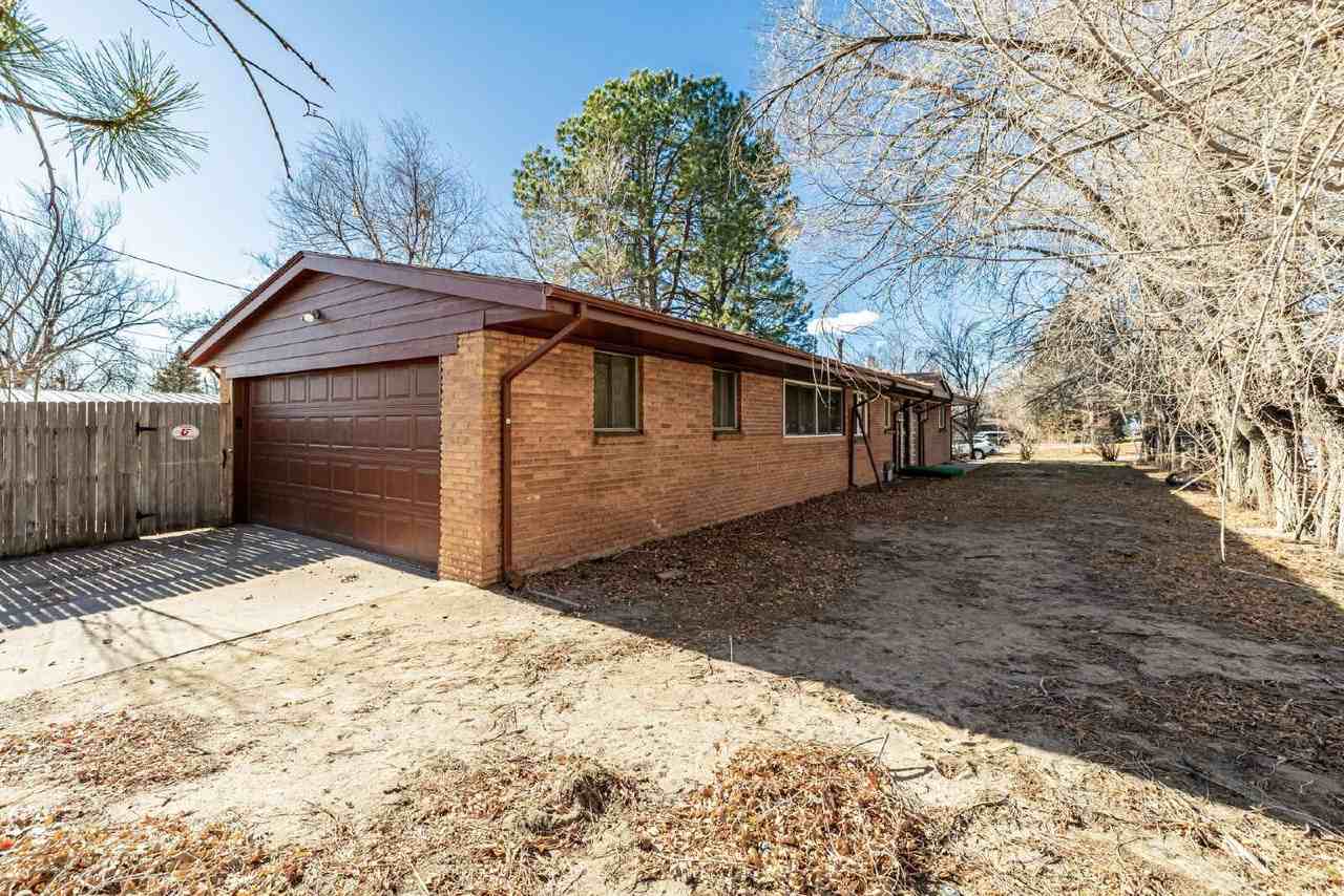 300 S Forest St - Photo 3 of 50