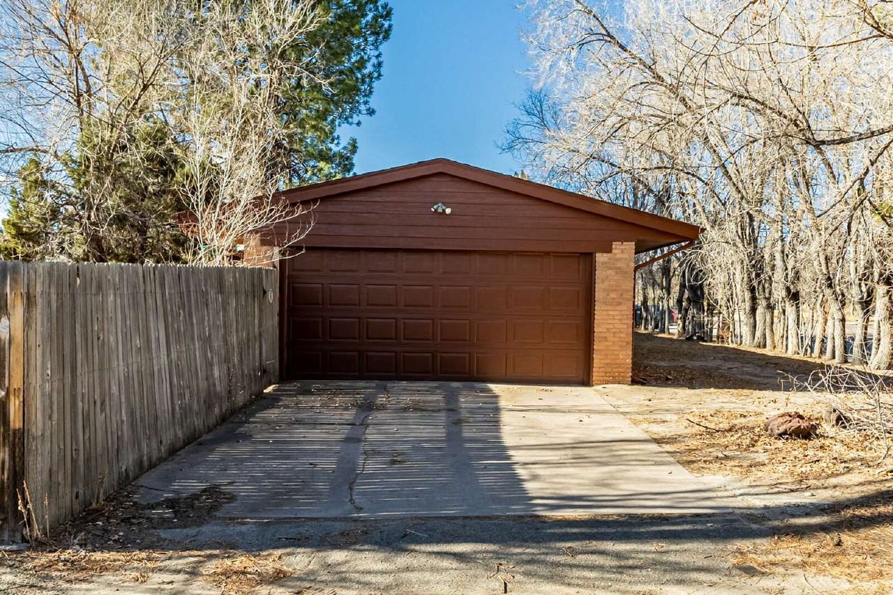 300 S Forest St - Photo 4 of 50