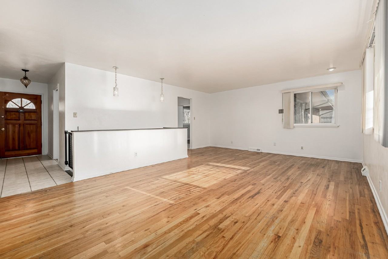 300 S Forest St - Photo 6 of 50