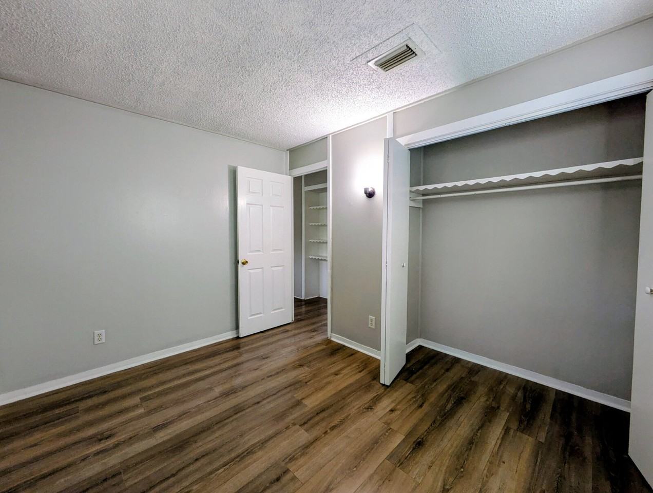 4535 Melvin Cir E - Photo 5 of 18