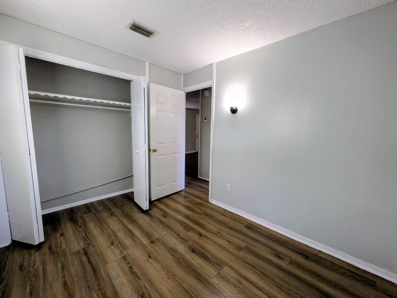 4535 Melvin Cir E - Photo 7 of 18