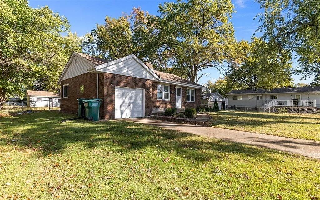 1205 Shepley Dr - Photo 3 of 18