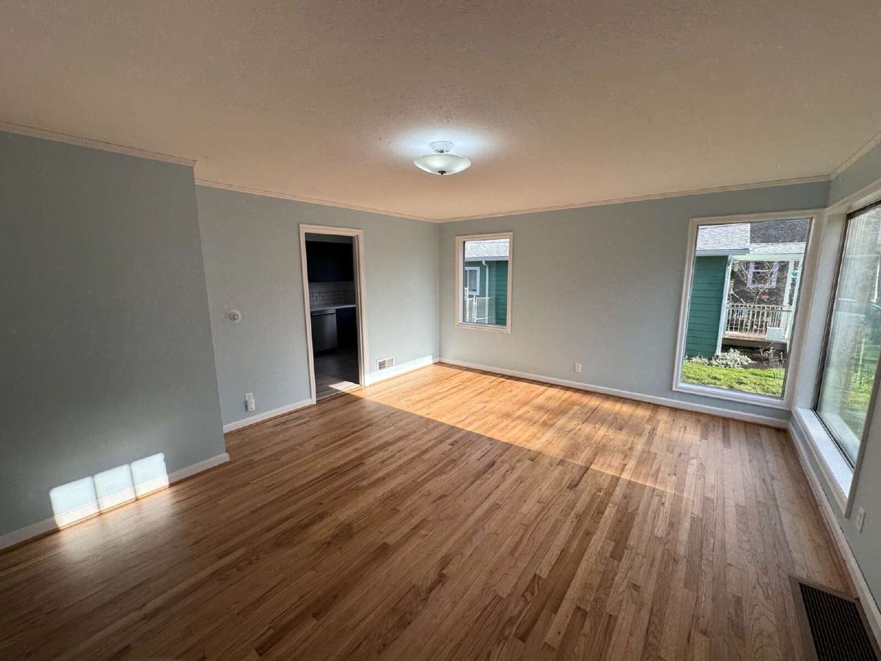 3623 Se Flavel St - Photo 2 of 10