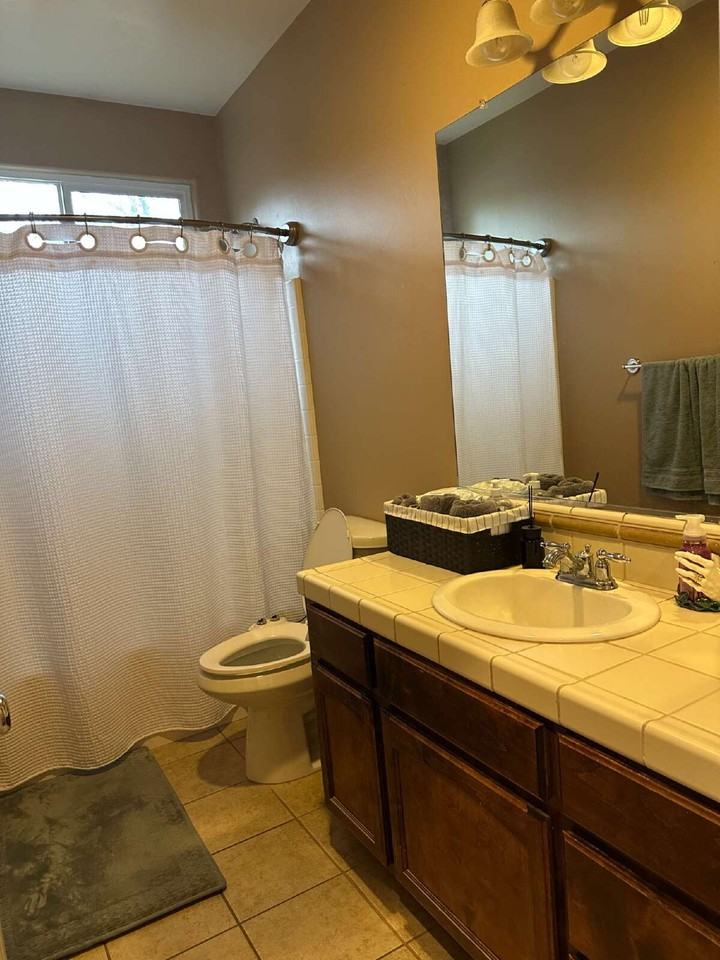 11801 Compass Ave - Photo 3 of 18