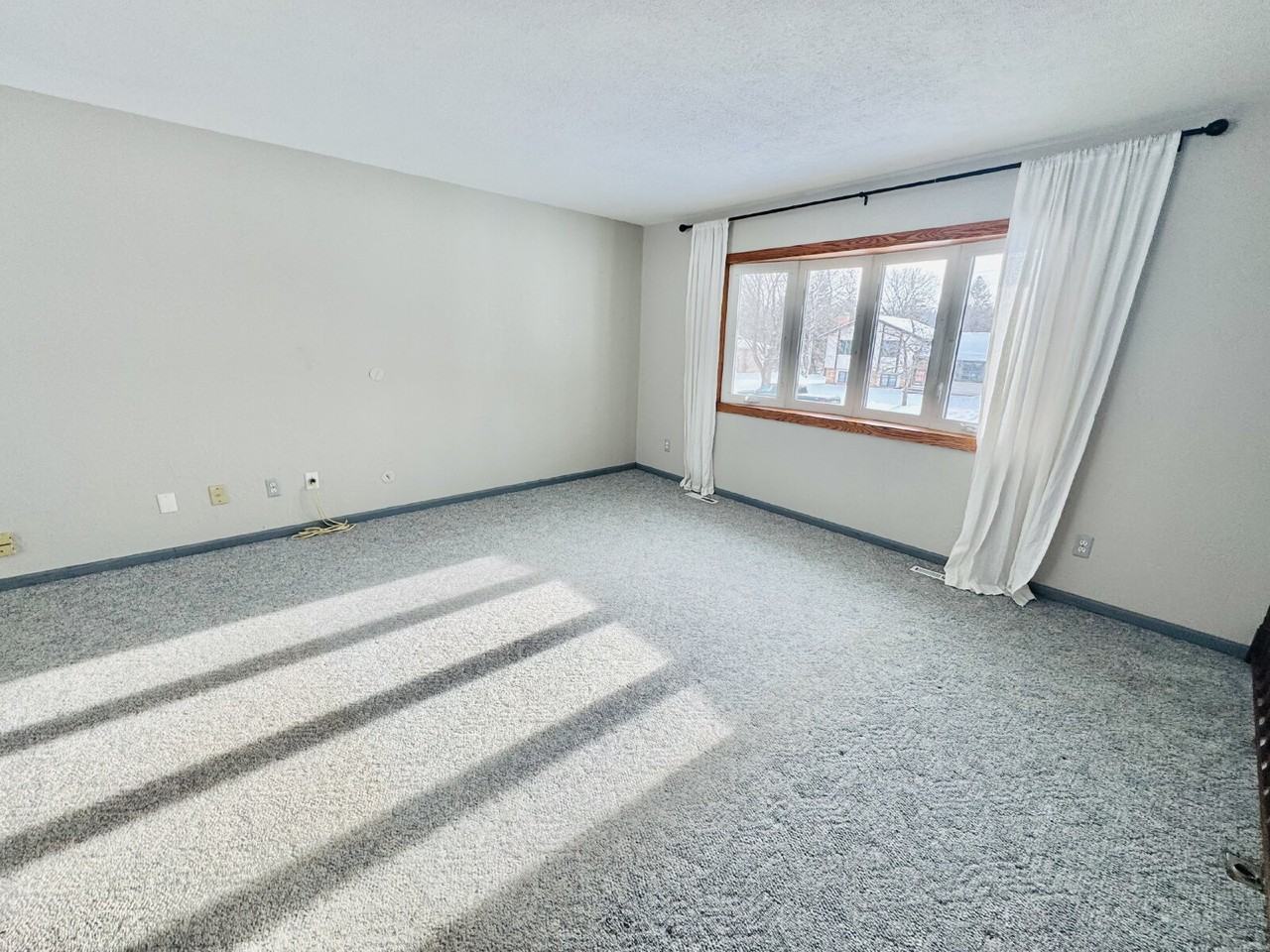 1669 Walnut Ln - Photo 4 of 32