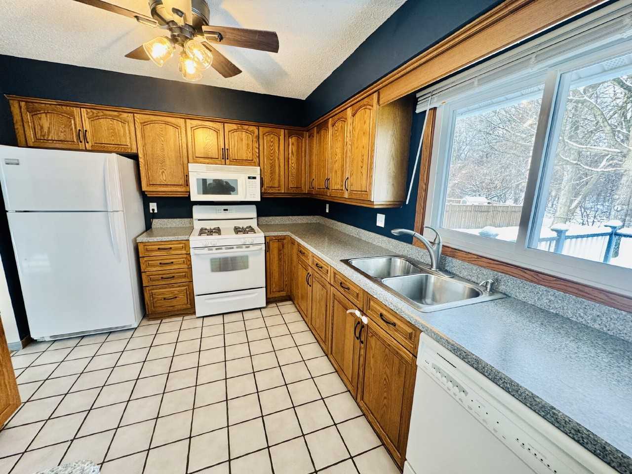 1669 Walnut Ln - Photo 6 of 32